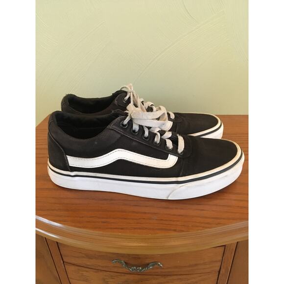 Vans Shoes - Black And White VANS Shoes, Size 5